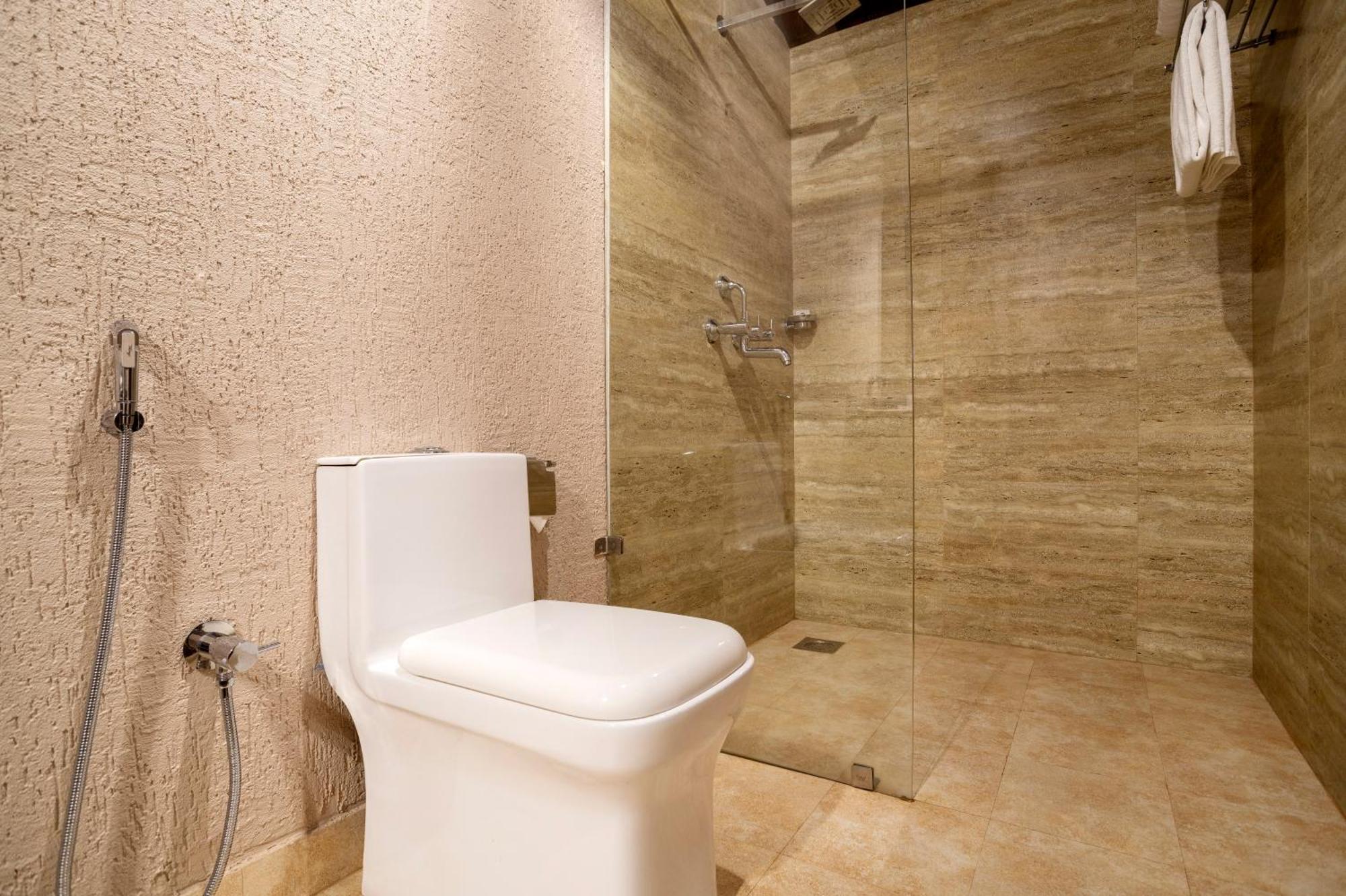 فندق Stone Wood Premier Gokarna جوكارنا المظهر الخارجي الصورة