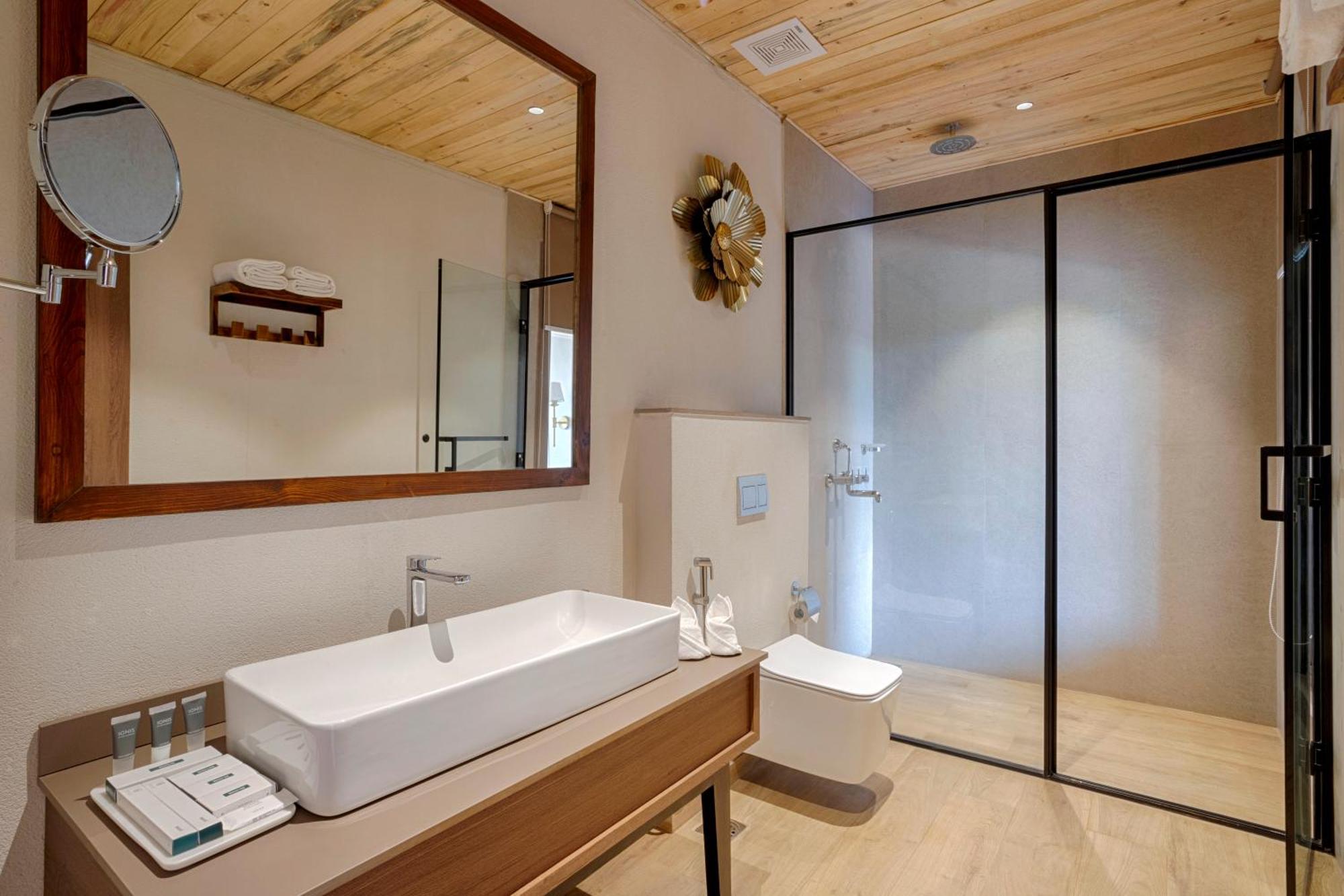 فندق Stone Wood Premier Gokarna جوكارنا المظهر الخارجي الصورة
